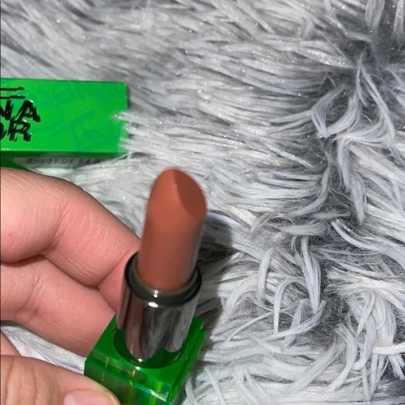 MAC Cosmetics Teyana Taylor lipstick I have a man - Picture 9 of 14